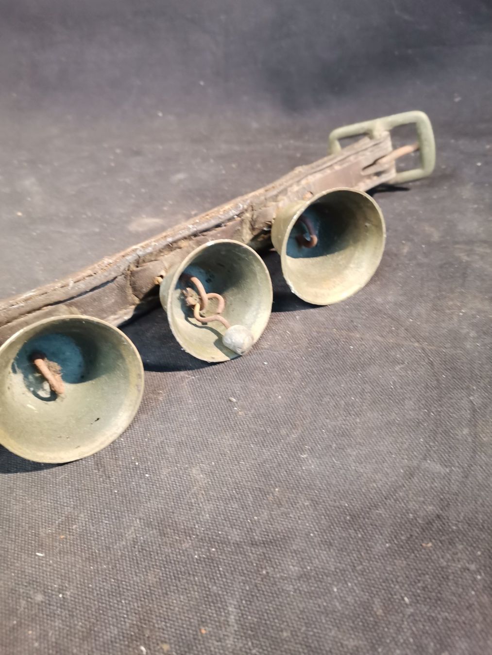 Briglie & Cavezze: Altes Pferde Glockengeläut, Alte Pferdeglocken, Glocken – Usato da Wiedlisbach venduto da materialkreislauf 6