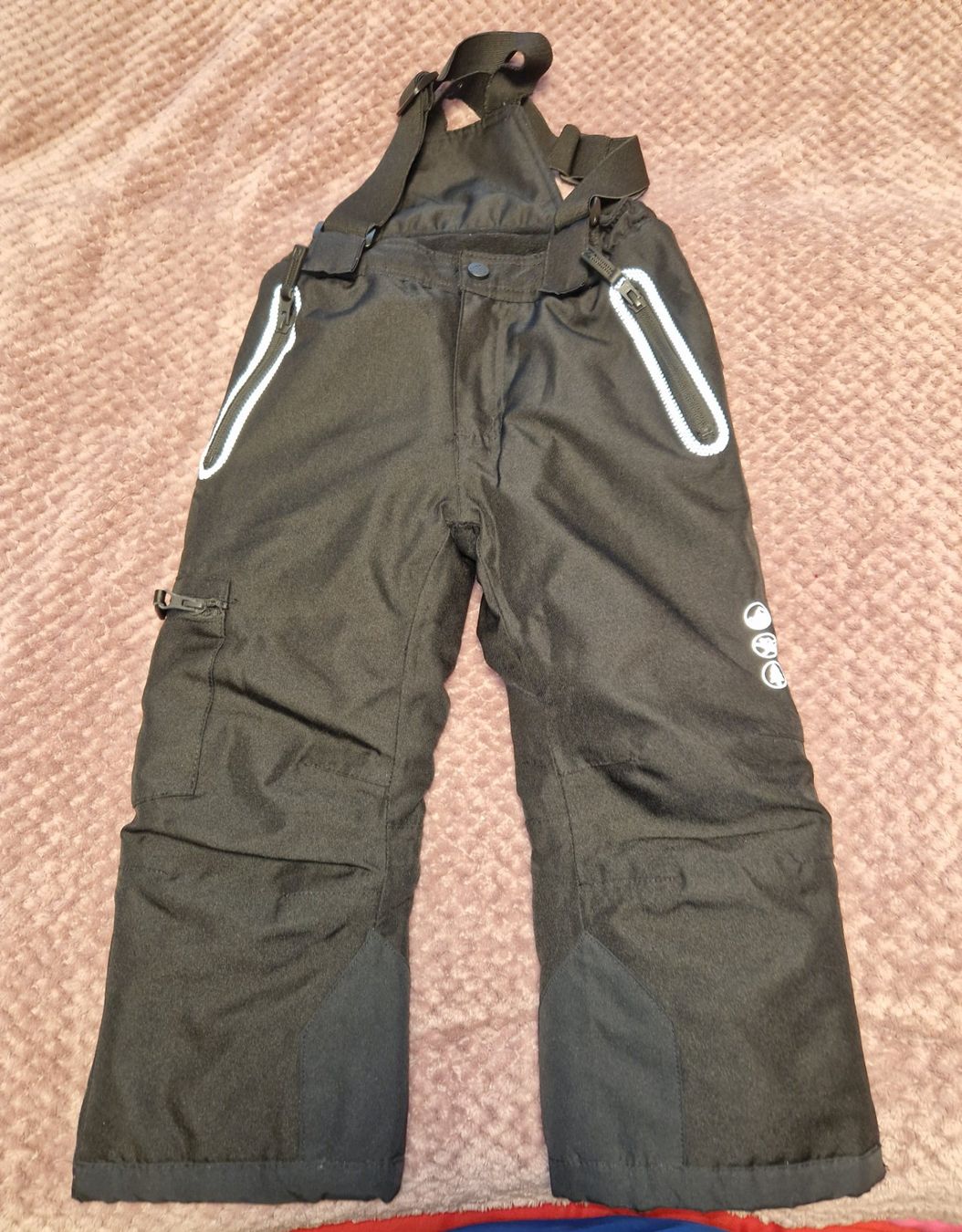 Pantaloni: Schneehose Gr. 104 – Usato da Utzenstorf venduto da Ernie_und_Bert