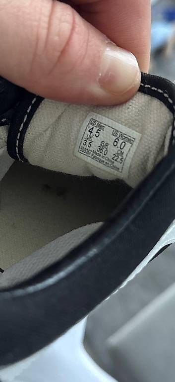 Scarpe da uomo: Vans Old Skool – Usato da Buttikon SZ venduto da roy_pvy5 1