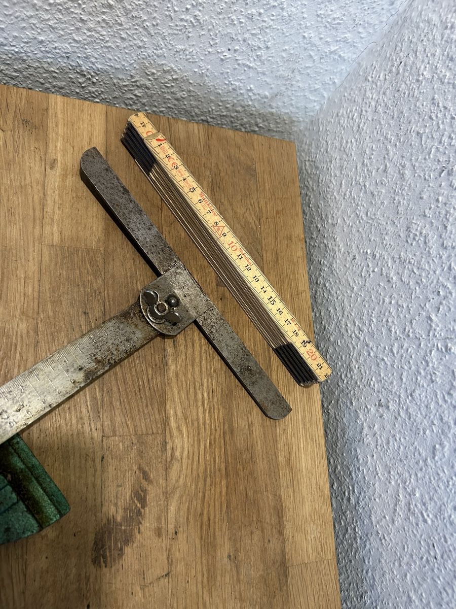 Tutti gli attrezzi: ANTIKE PLÄTTLI WINKEL SCHNEIDER – Usato da Bottmingen venduto da Surubi 5