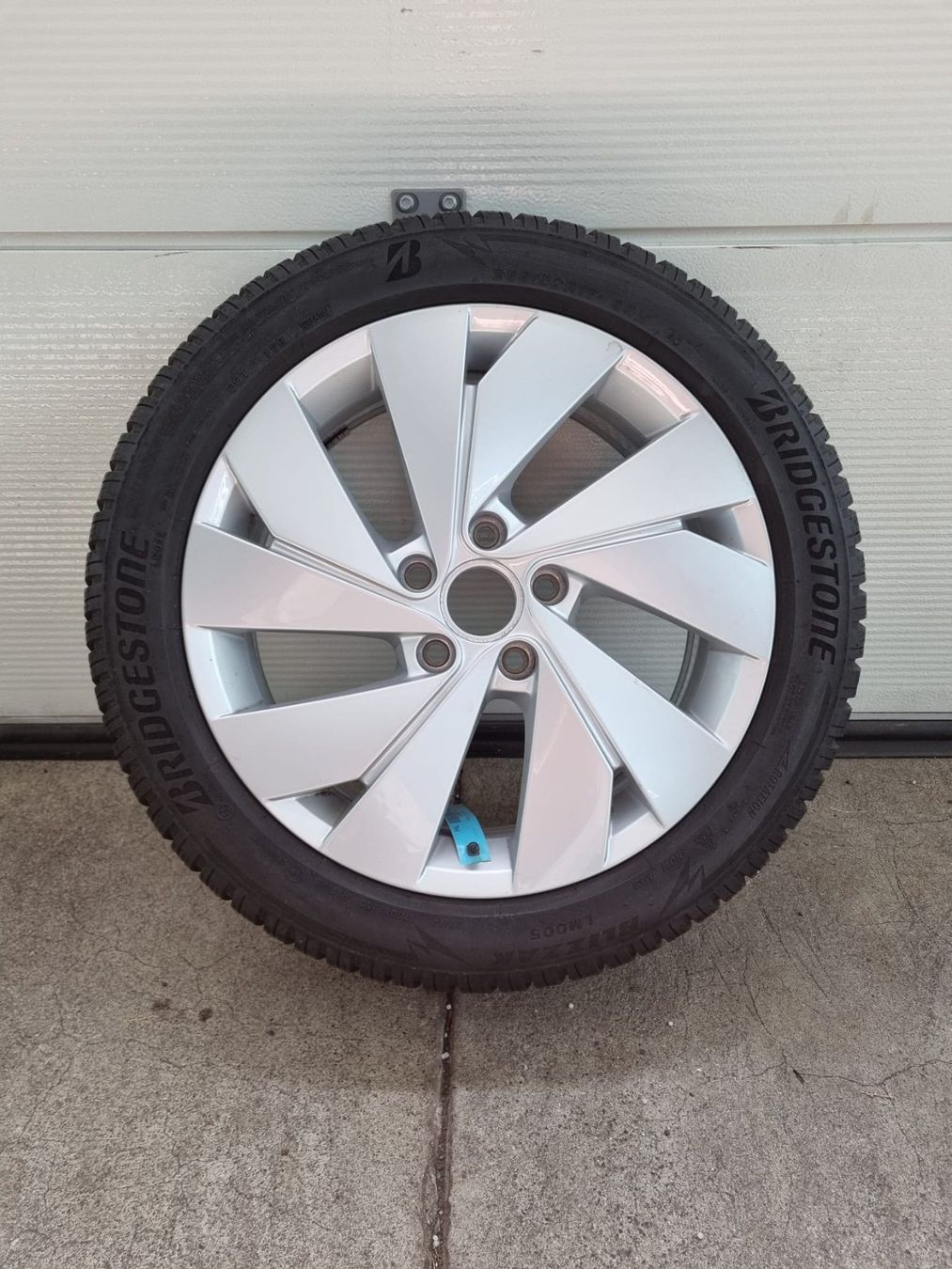 Volkswagen Pneus & Kompletträder: VW Golf 8 Winterräder 17 Zoll – Gebraucht aus Kirchdorf AG von Cartastic_AG 2