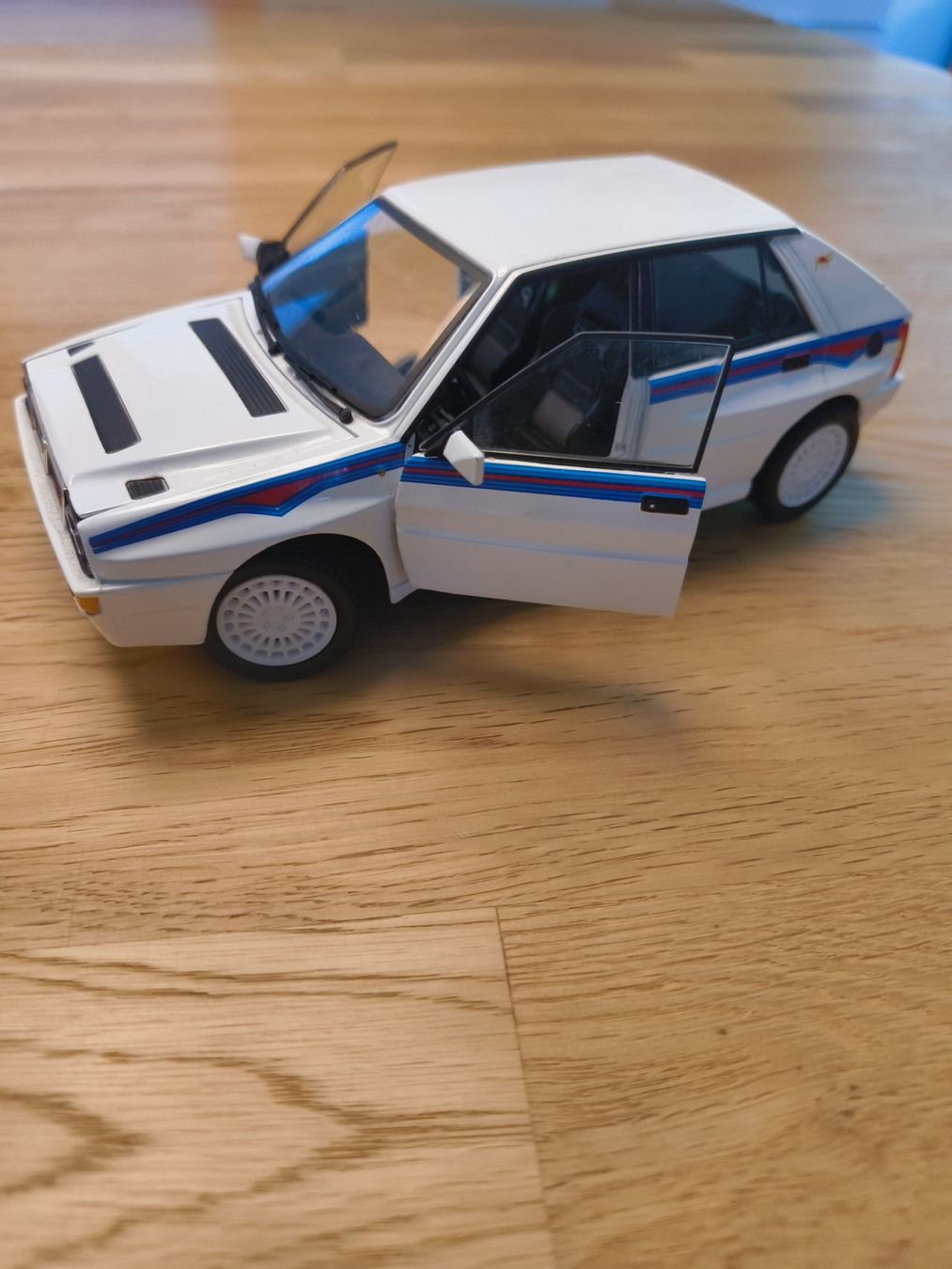 Bburago Modellini d'auto: Bburago Lancia Delta S4 Martini 1:24 – Usato da Cugnasco venduto da Rrumpf 2