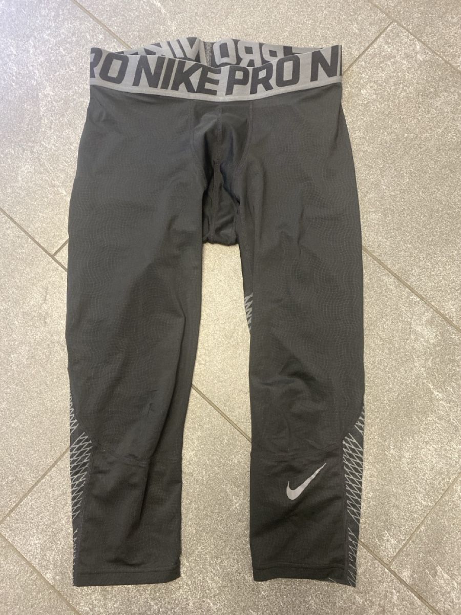 Nike Pantaloni: Nike Pro Gr.L Tights 3/4 – Usato da Baar venduto da kamasija
