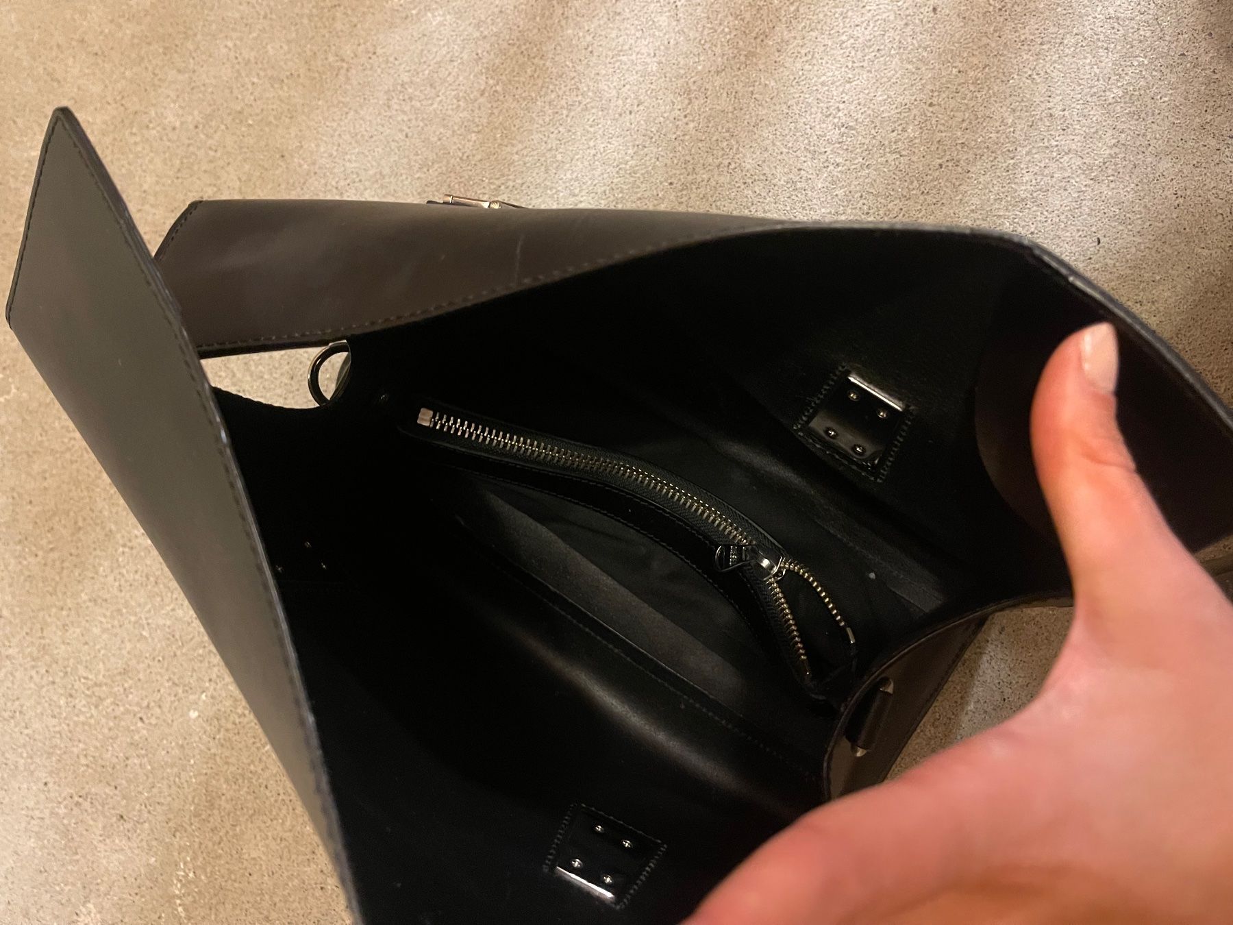 Diesel Taschen für Damen: Elegante, schwarze Diesel Handtasche – Gebraucht aus Horgen von Ed0 6