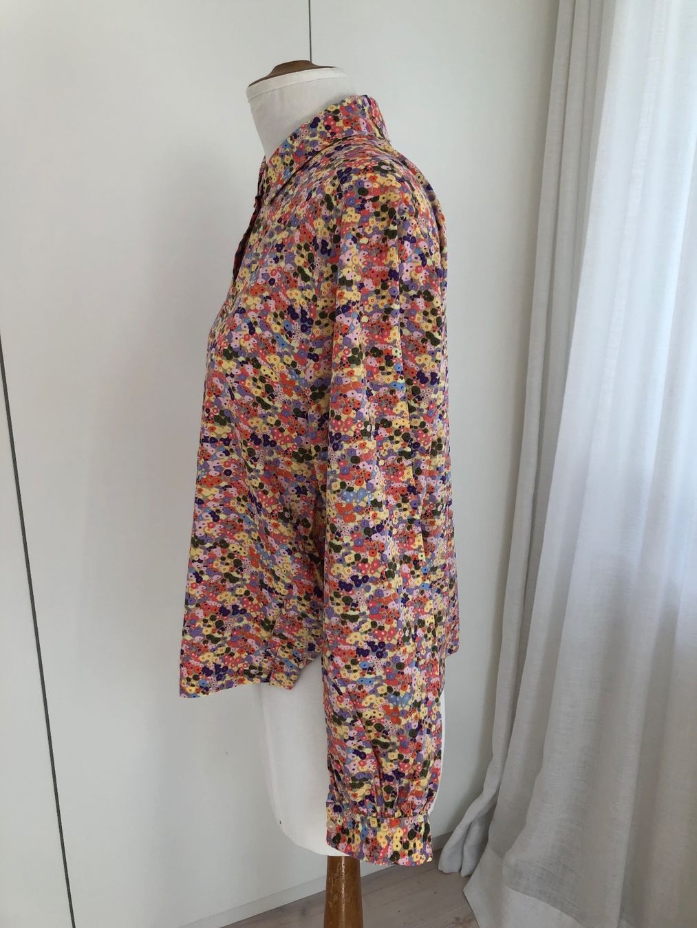 Lotti di vestiti: Bluse und Blazer und Schal – Usato da Triesen venduto da boston7 8