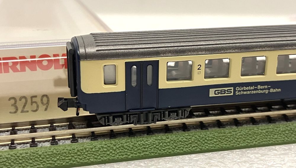 Arnold Modelleisenbahnen: Arnold 3259 N= Personenwagen GBS Gürbetal B 703-9 - 2.Klasse – Neu (gemäss Beschreibung) aus Thun von retoolinoo