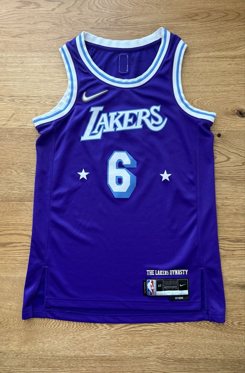 Nike Leibchen & Hosen: Lakers Jersey James Size 40 S – Gebraucht aus Boswil von hey.itsme