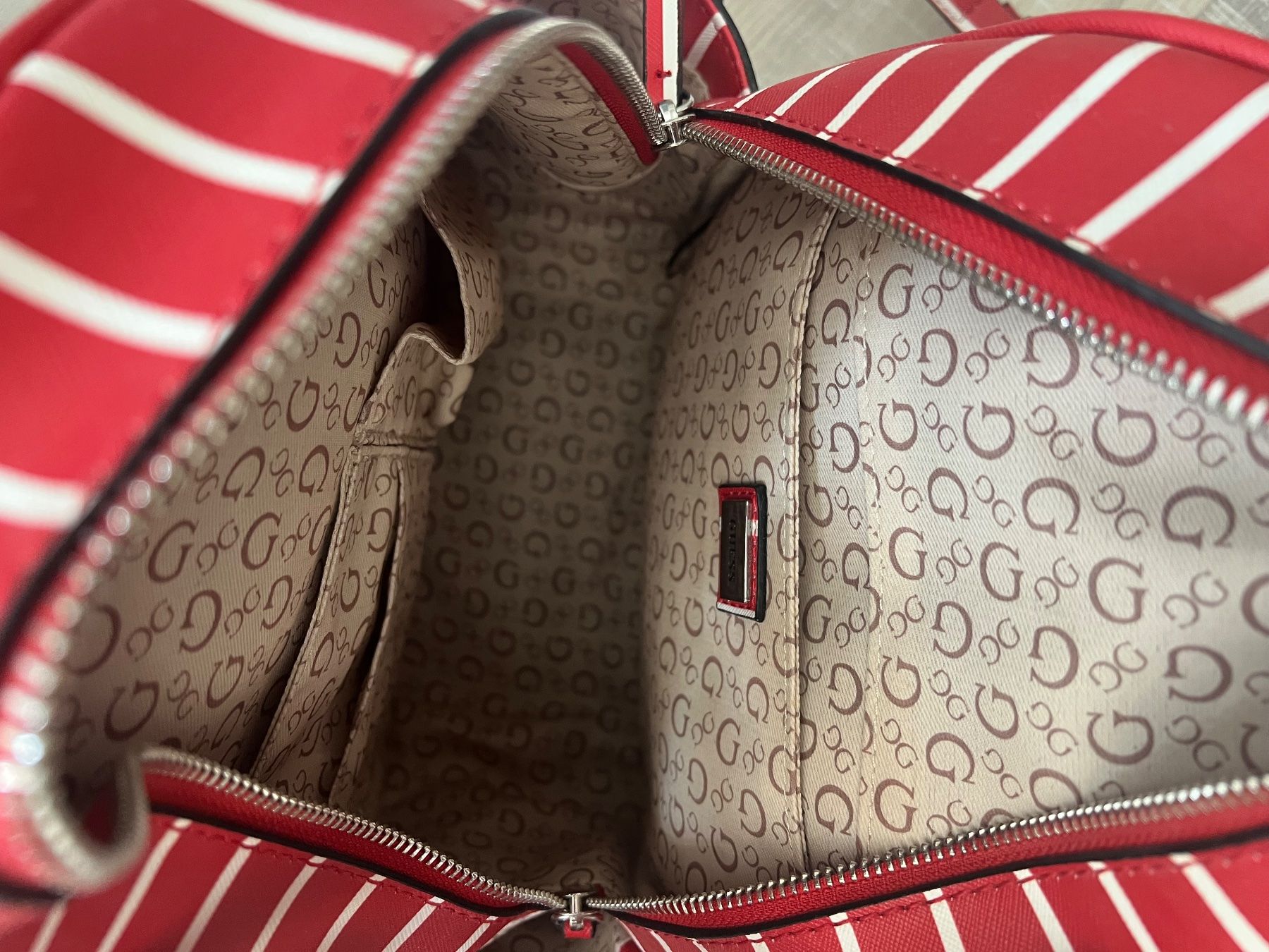 Guess Zaini: Guess roter Rucksack – Usato da Uster venduto da sar_h8ff 2