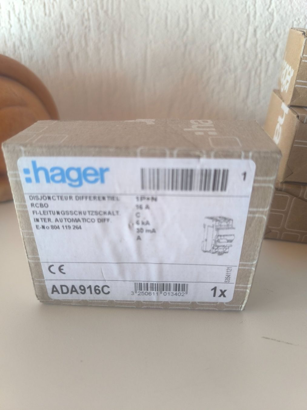 Hager Componenti elettronici: Hager Fehlerstromschutzschalter ADA916C 16A C 30mA neu – Nuovo e nell'imballaggio originale da Holderbank AG venduto da Sasagem 1
