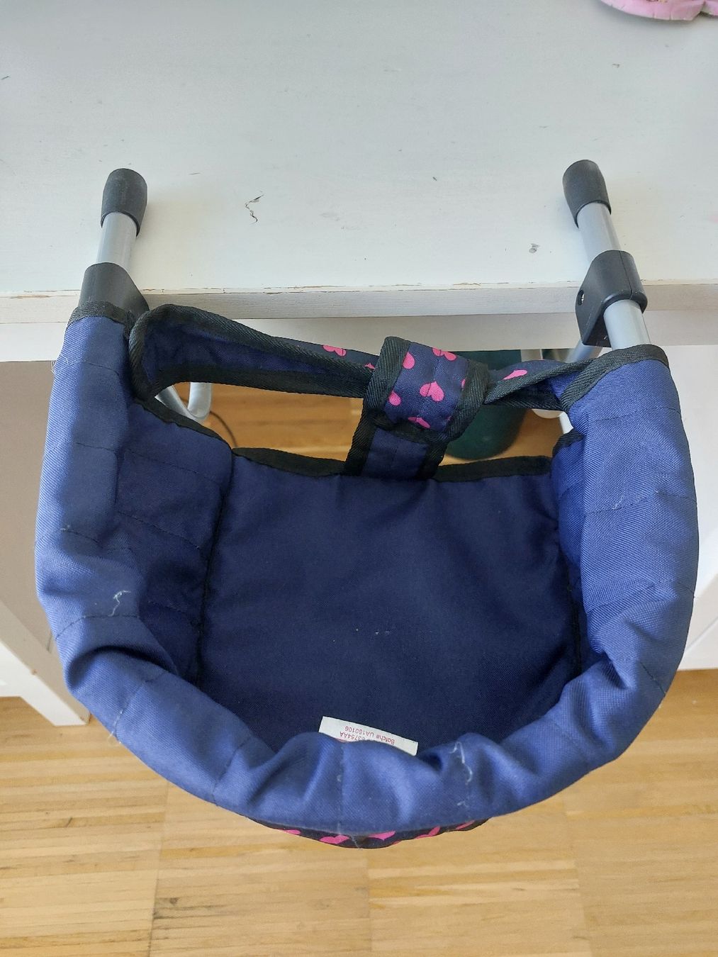 Spielzeuge: Puppen-Tisch-Sitz – Gebraucht aus Zürich von Mschorschgaggo
