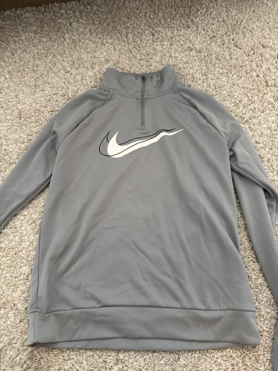 Nike T-shirts: Nike Sportshirt lang – D'occasion à Ibach par jzueger