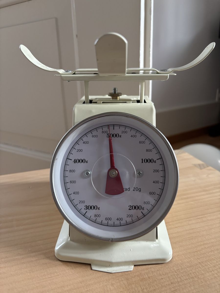 Waagen und Gewichte: Vintage Kitchen Scale – Gebraucht aus Bern von wisemagpie 1