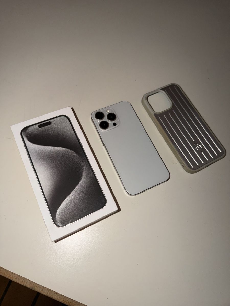 Apple Telefoni cellulari / Smartphones: iPhone 15 Pro Max 83% Akku – Usato da Wallisellen venduto da kun_km8k
