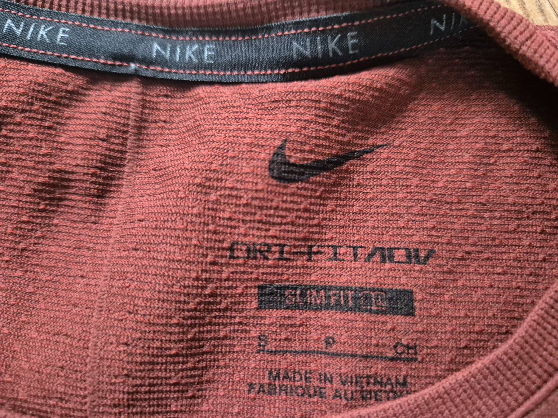 Nike T-shirt: Nike Dri-Fit rust tee shirt size S – Usato da Zürich venduto da monadiederich 1