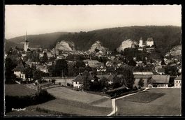 AK Burgdorf, Totalansicht mit Kirche, Felsen und Schloss aus