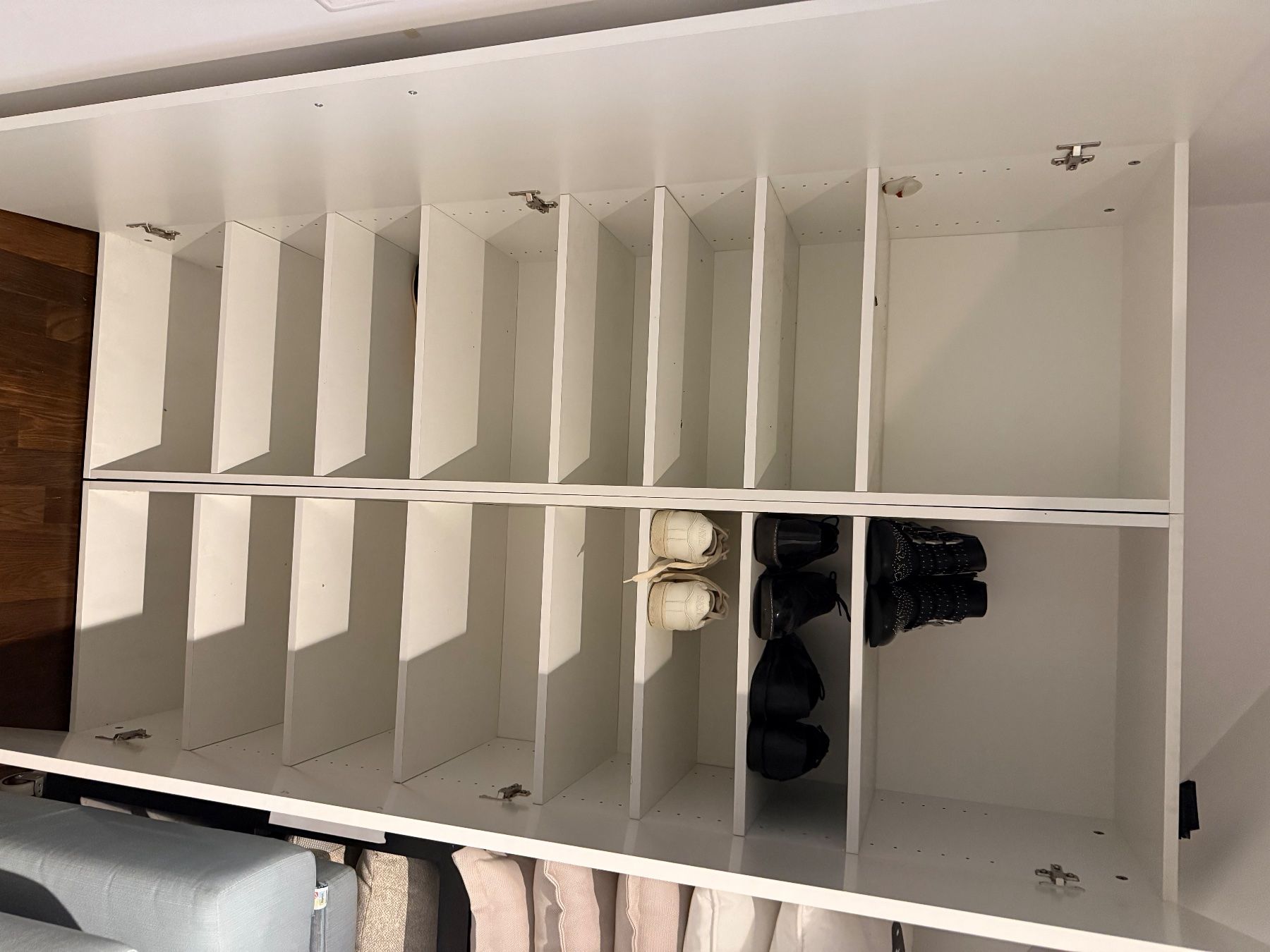 Ikea Armoires: White Two-Door Wardrobe Used – D'occasion à Schafisheim par zob_2000 1