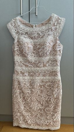 Elegantes Spitzenkleid Grösse M, Nude Beige