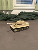 Spielzeugpanzer Tiger I Bausatz beige neuwertig