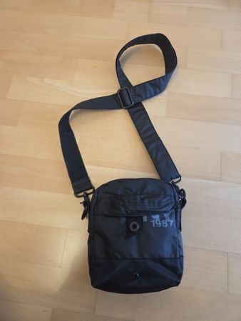 Schwarze Umhängetasche / Hängetasche von OVS - Neuwertig!