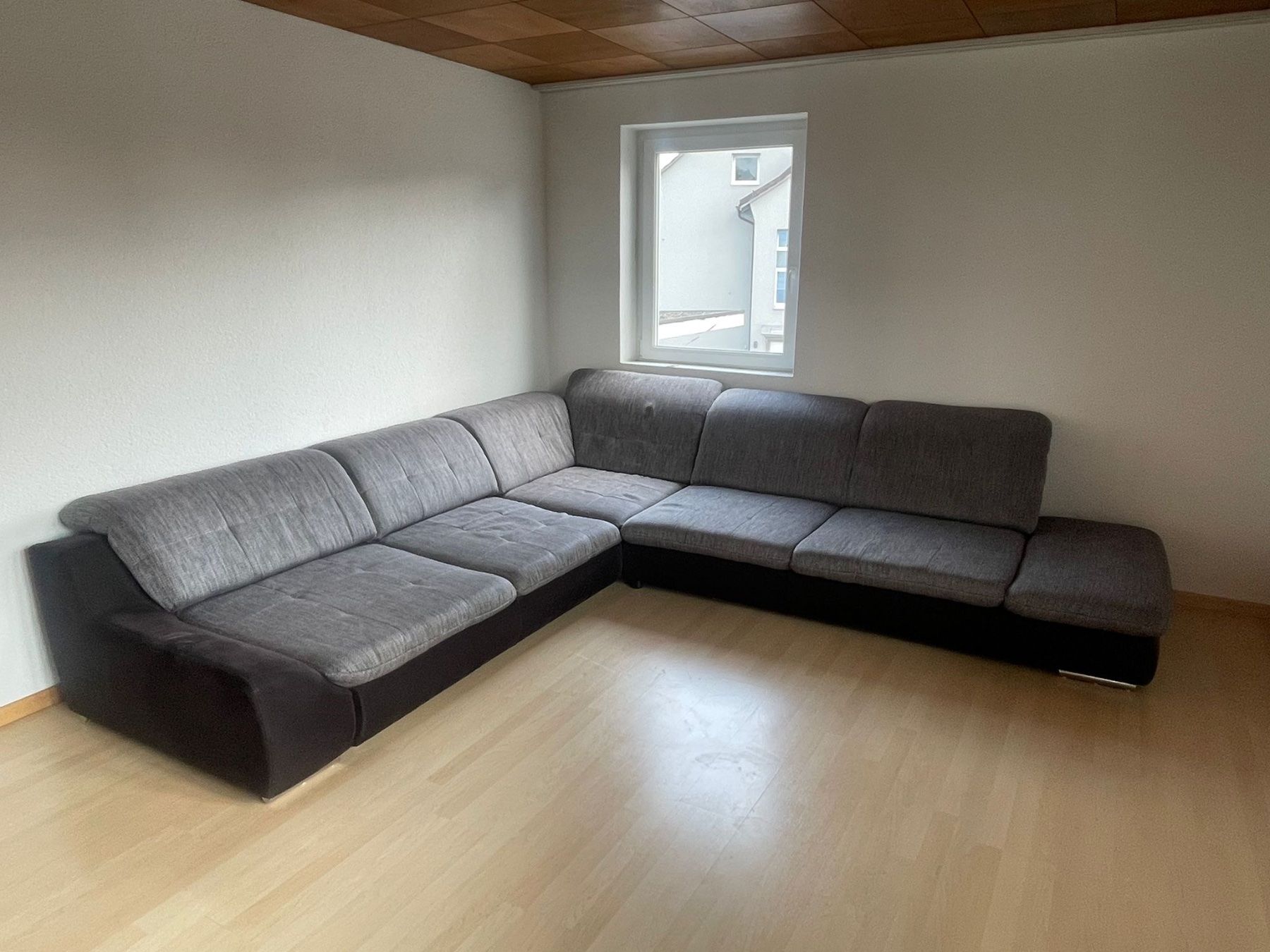 Sofas: Modernes Ecksofa mit ausziehbarer Bettfunktion – Gebraucht aus Burgdorf von Nadocin