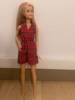 Barbie mit trendigem Karokleid #20