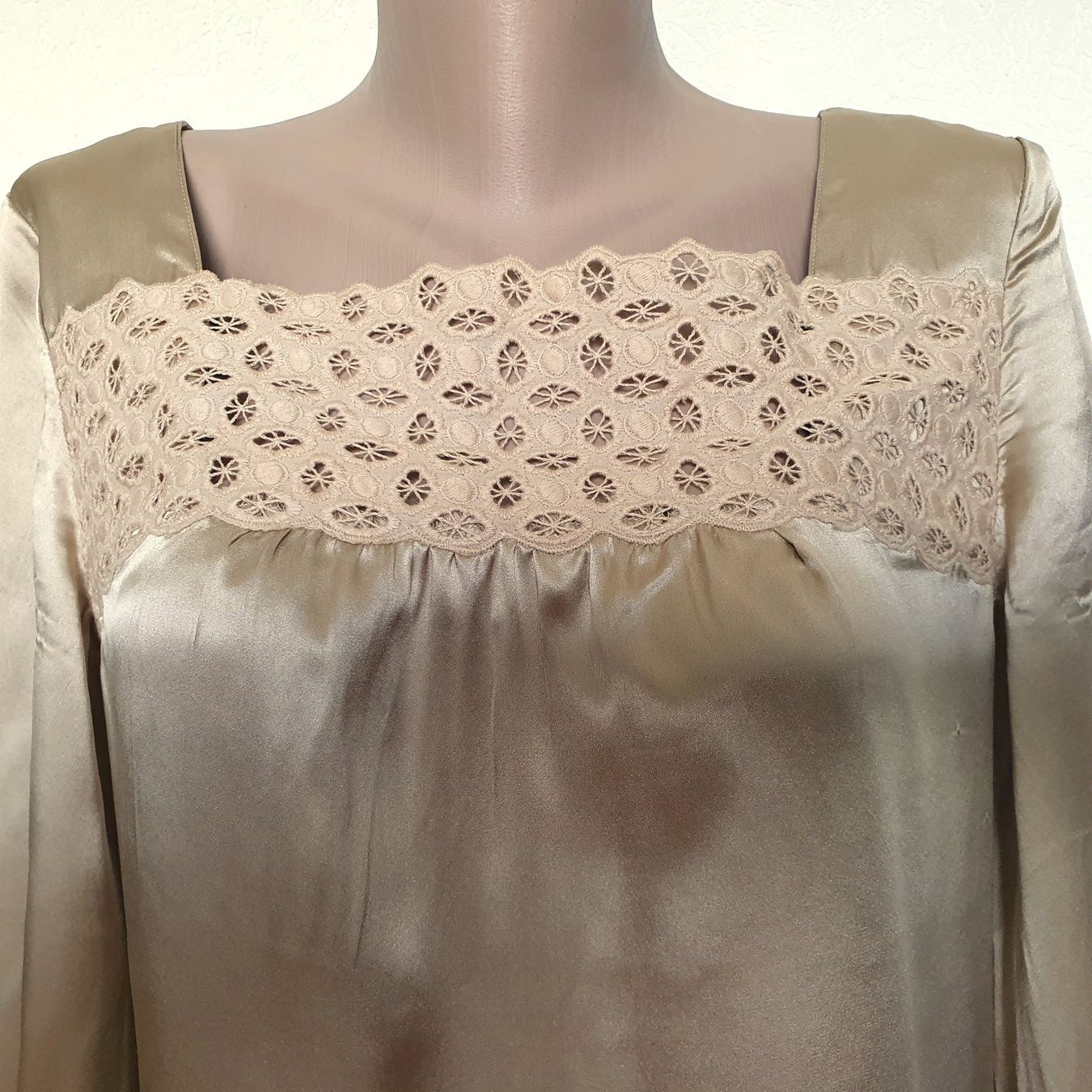 Robes: Robe en soie brodée beige – Neuve – Taille M – Neuf avec emballage d'origine à boudry par Let_20 2