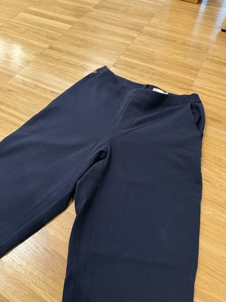 Pantaloni: Soft dark blue trousers – Usato da Adliswil venduto da Marjin 1