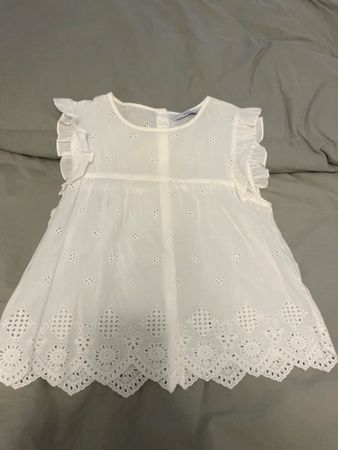 PIGALLE Bluse Weiss bestickt Grösse 34 guter Zustand