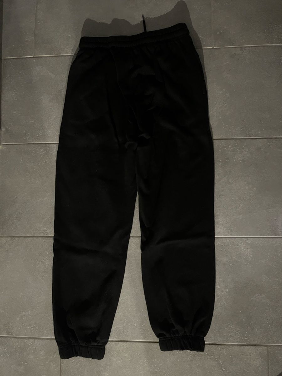 Pantalons: Schwarze Jogginghose – D'occasion à Bellikon par Ruth_62 1