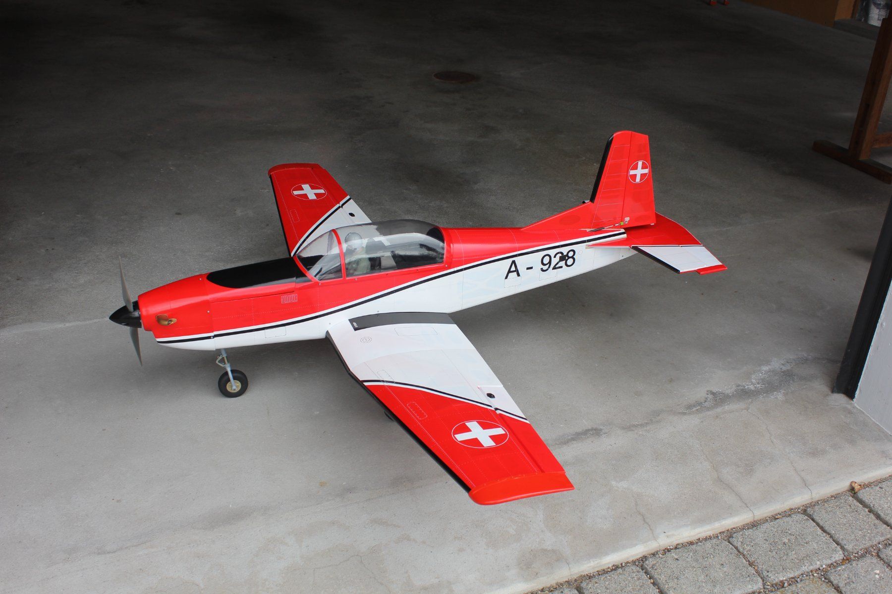Modellismo RC: PC-7 von VQ Models Spw.154 cm mit Elektromotor – Nuovo (secondo la descrizione) da Eschlikon TG venduto da Mitjet