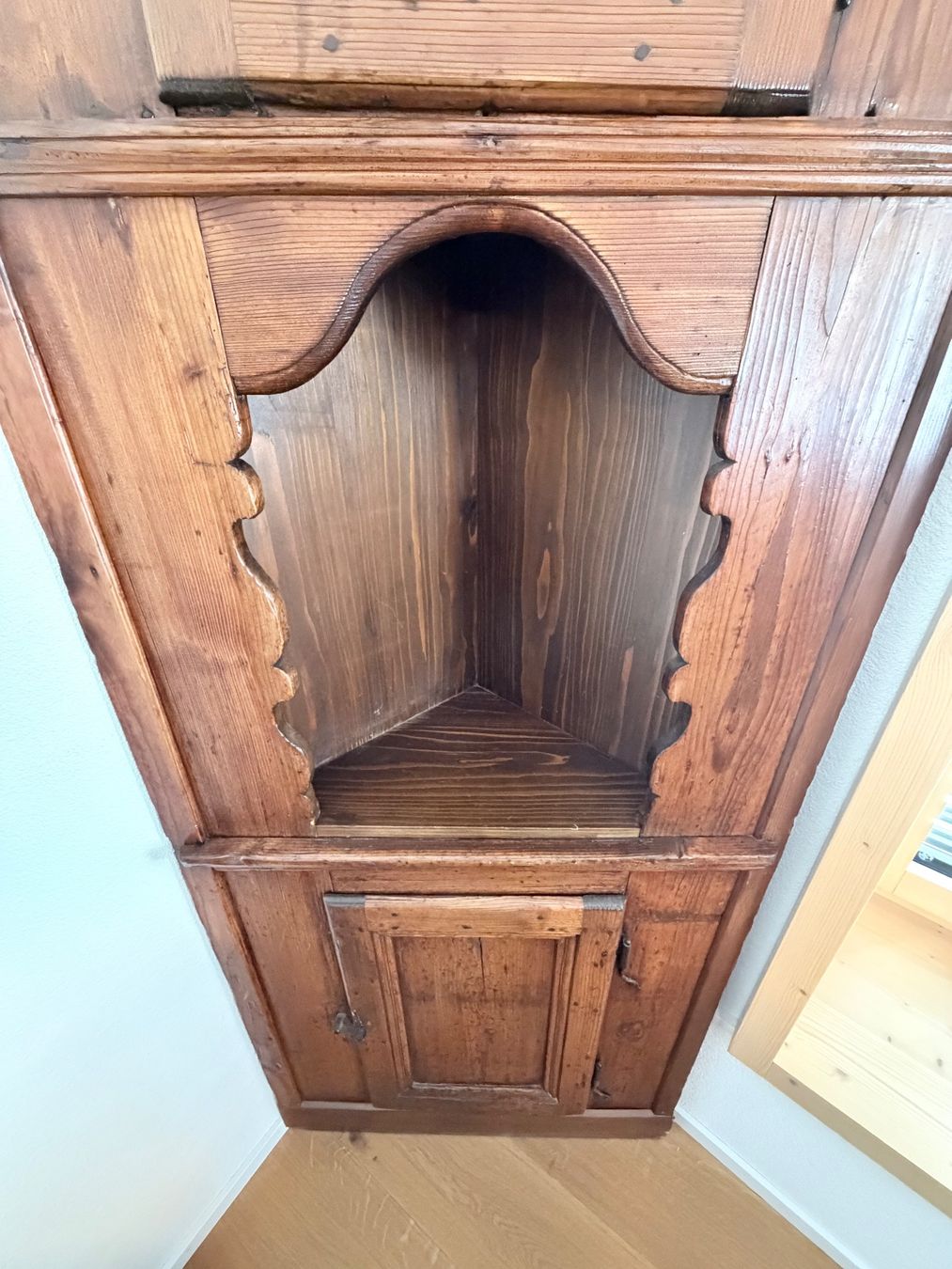 Credenze: Antiker Eckschrank/Eckbuffet – Usato da Emmetten venduto da pattiko 2