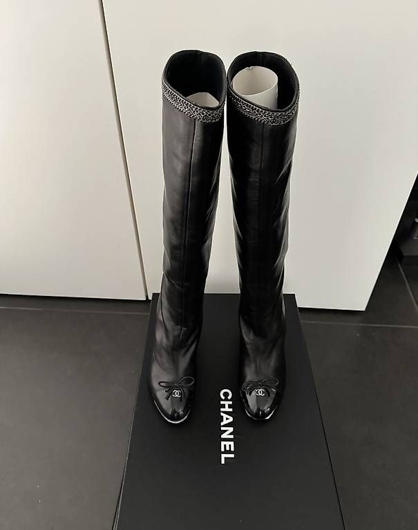 Chanel Scarpe da donna: Bottines Chanel en cuir noir – Nuovo e nell'imballaggio originale da Genève venduto da cm1234 4