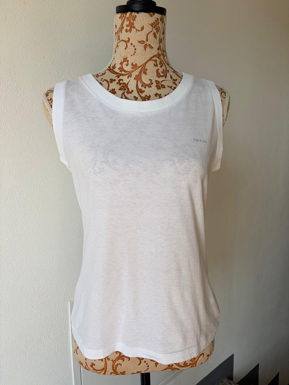 Prada T-shirts: PRADA – D'occasion à Arzo par Mima70