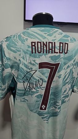 Cristiano Ronaldo Portugal Trikot Signiert XL