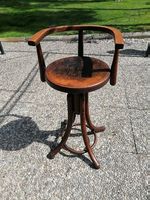 Rare chaise haute enfant de coiffeur Thonet.