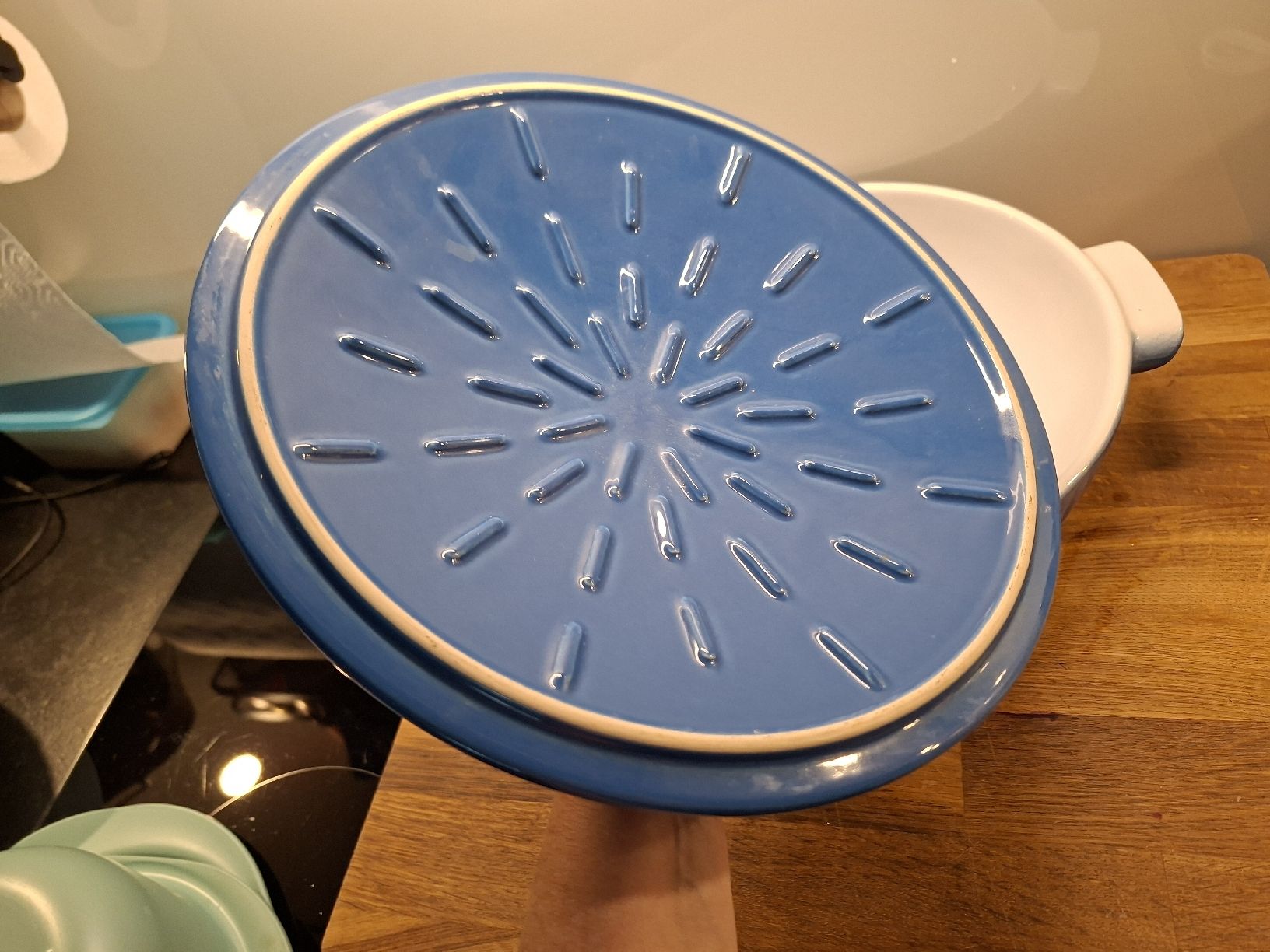 Emile Henry Pentole: Emile Henry Keramiktopf blau mit Deckel Durchmesser 28cm – Nuovo (secondo la descrizione) da Meinisberg venduto da Destiny1972 2
