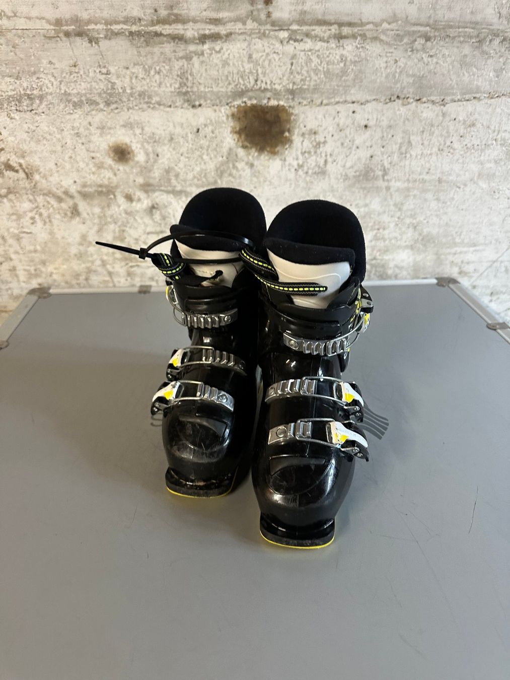 Rossignol Scarpe per ragazzi: Rossignol Kinder Skischuhe 19.5 / Gr. 31 – Usato da Emmenbrücke venduto da karkarkar 1