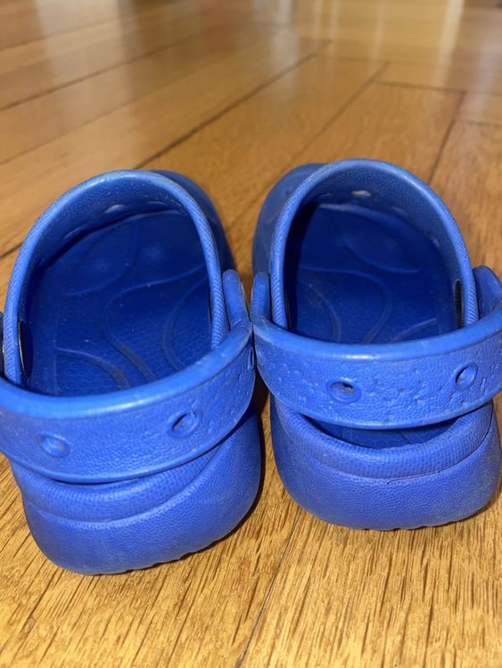 Crocs Schuhe für Jungen: Hausschuhe Gr. 24 / C4 – Gebraucht aus Bern von Elisa64 1