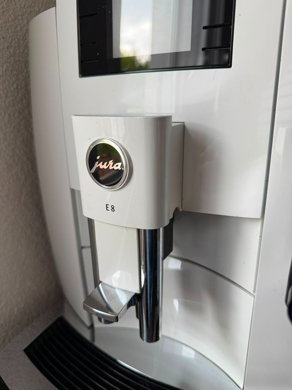 Jura Macchine per caffè & Macchine per espresso: Jura E8 - Kaffeevollautomat - ab 1.- – Usato da Neuhausen am Rheinfall venduto da de4n 4