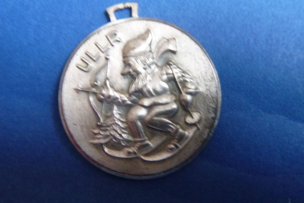 MEDAILLE EMAILLEE ANCIENNE Ski Montagne 1930-1940 EUR 8,00 - FR