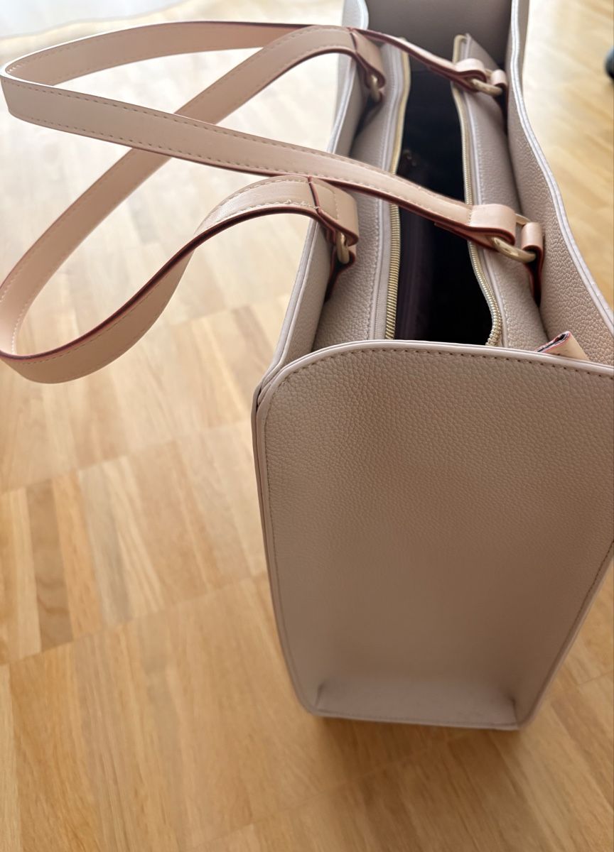 Bugatti Borse da donna: Bugatti Ella Shopper, beige - neu! – Nuovo e nell'imballaggio originale da St. Gallen venduto da moebel1 2