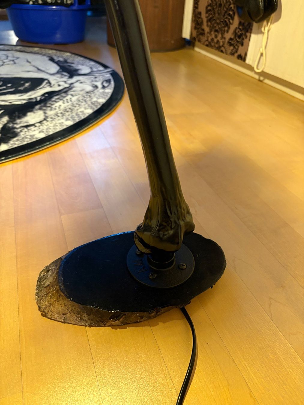Lampade: Unikat Oberschenkelknochen Skelett Lampe – Nuovo (secondo la descrizione) da Erlinsbach SO venduto da sofieee 2
