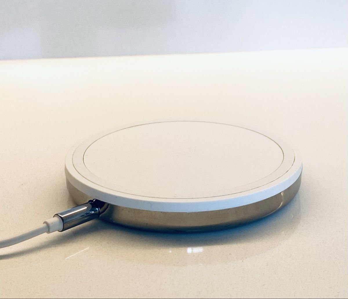 Belkin Ladegeräte: Special Edition Wireless Charging Pad – Neu (gemäss Beschreibung) aus Basel von phidelitas