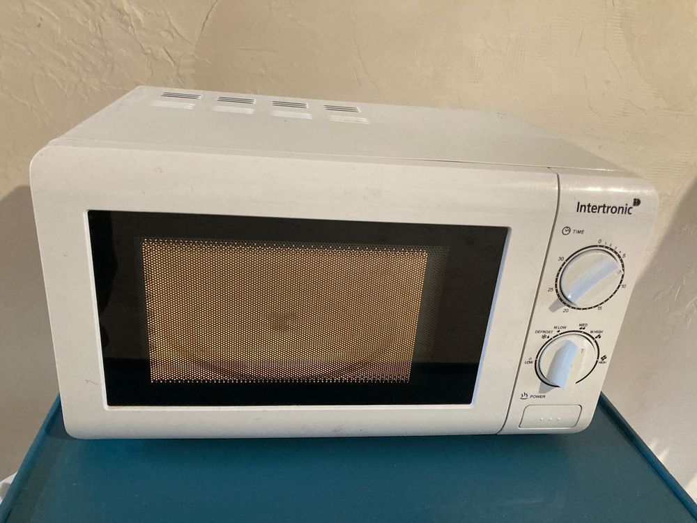 Mikrowelle von Intertronic (Gebraucht) in Linthal für CHF 26 – mit ...