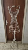 Vintage Schaufensterpuppe Draht weiss mit Rosen und Haken