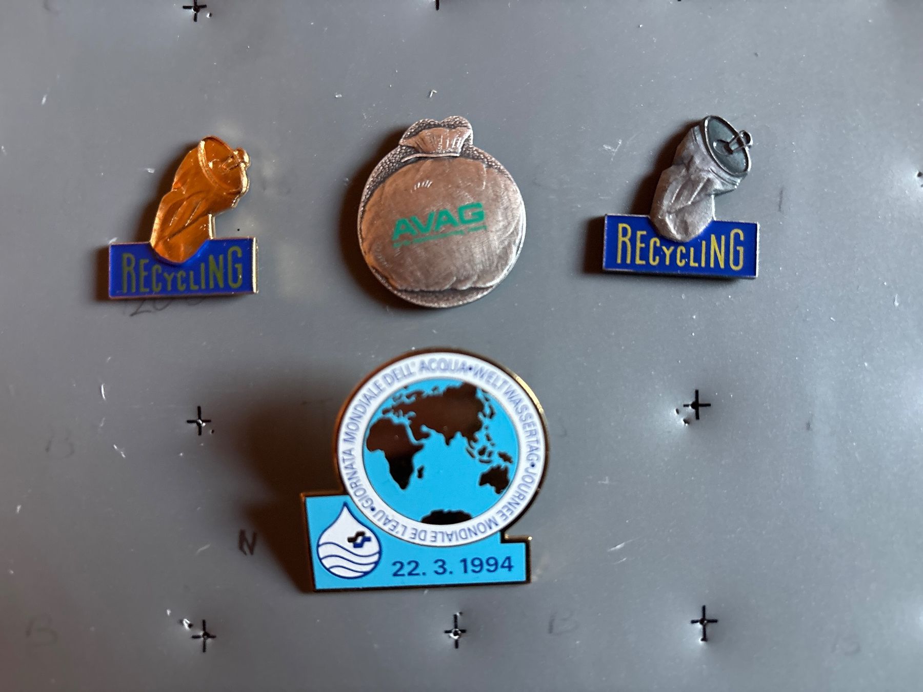 Placchette & Badge: Pins Recycling Avag Wassertag – Usato da Lützelflüh-Goldbach venduto da NicoleL.