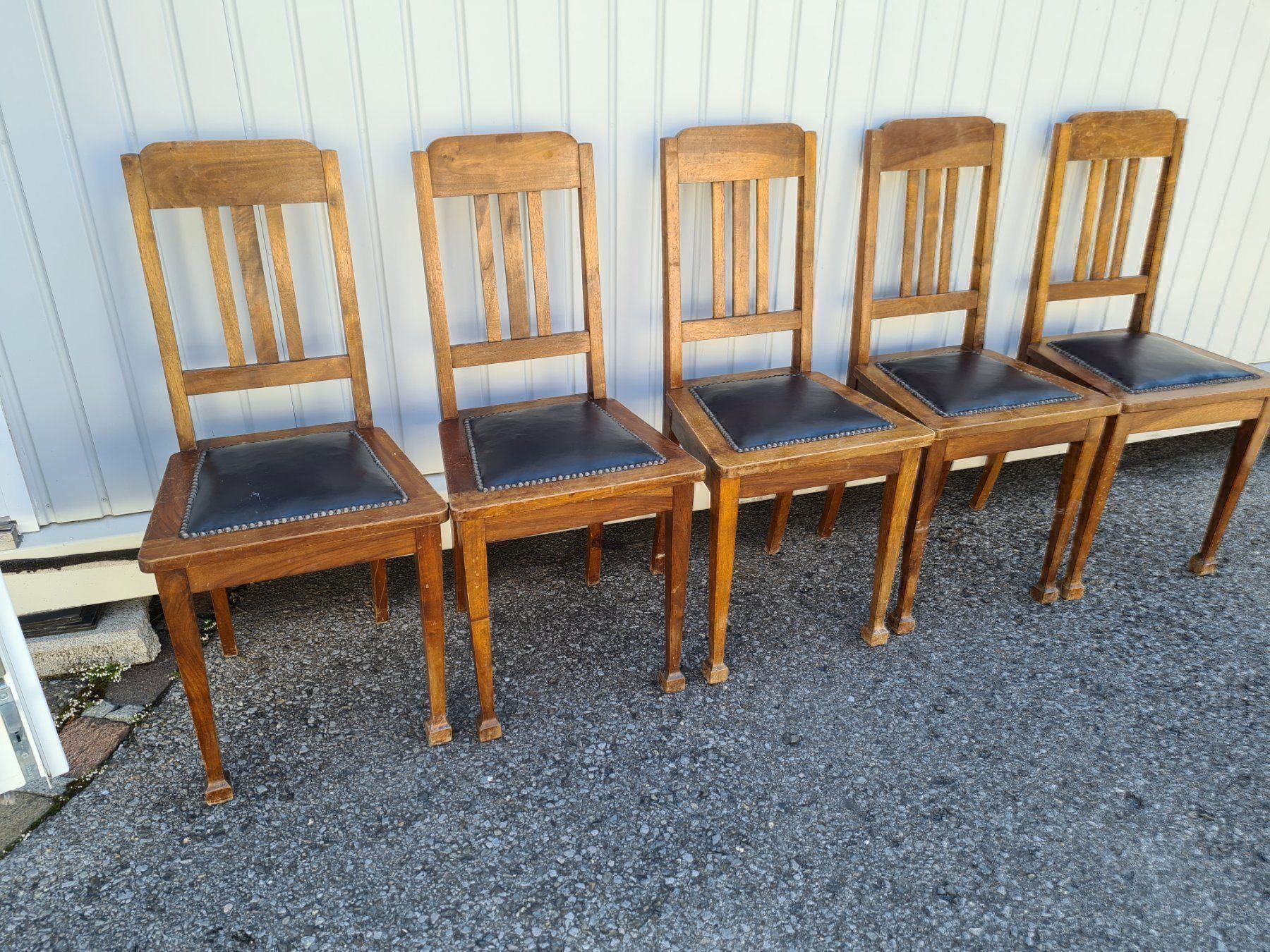 Stühle: 5 chaises en cuir – Gebraucht aus Monthey von 187-zeroo 7
