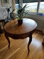 Ovaler Holztisch mit Schublade antik