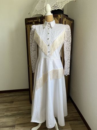 Abito bianco western vintage con frange pizzo