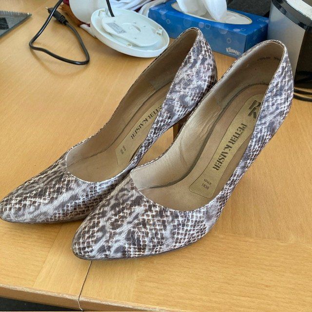 Kaiser Damenschuhe: Echt Leder Peter Kaiser Pumps Gr. 38.5 – Gebraucht aus Untervaz von AndreaC04 1
